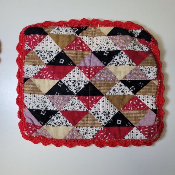 Handmade Hotpads Lace Doily Edge Sewn Pair Red Black 7 x 5.5 Inches Grannycore - Picture 2 of 5